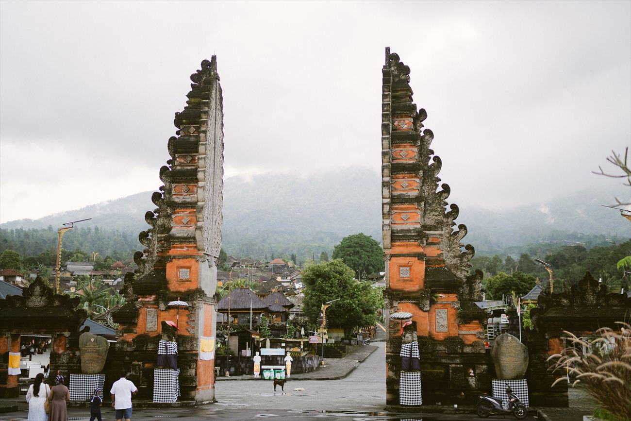 The split gate of a Balinese temple against the sky